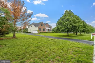 17 Grant Dr, Cream Ridge, NJ 08514 - Photo 2