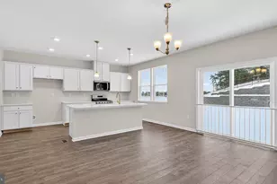 32 Georgetown Dr, Freehold, NJ 07728 - Photo 4