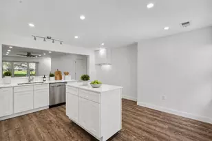 6 Plz de Las Flores, Freehold, NJ 07728 - Photo 14