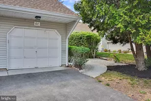 6 Plz de Las Flores, Freehold, NJ 07728 - Photo 30