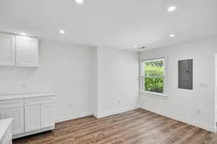 6 Plz de Las Flores, Freehold, NJ 07728 - Photo 12