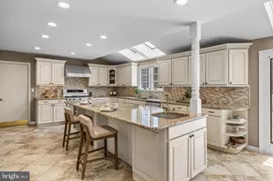 7 Michael Ct, Millstone Township, NJ 08510 - Photo 2