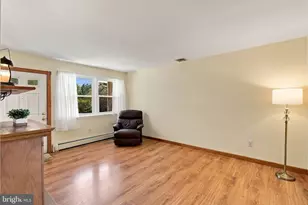 32 Arneytwn Hornerstwn Rd, Cream Ridge, NJ 08514 - Photo 8