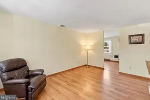 32 Arneytwn Hornerstwn Rd, Cream Ridge, NJ 08514 - Photo 6