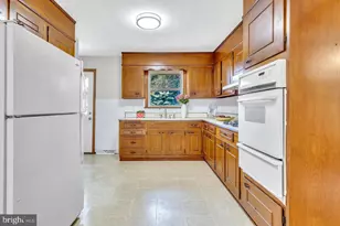 174 Hardenburg Ln, Milltown, NJ 08850 - Photo 10