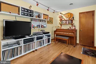 260 Friendship Rd, Cranbury Township, NJ 08512 - Photo 4