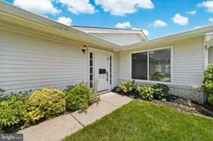 442 Dahlia Plaza, Monroe Township, NJ 08831 - Photo 2