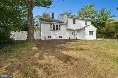 5 Waverly Drive E, Edison, NJ 08817 - Photo 2