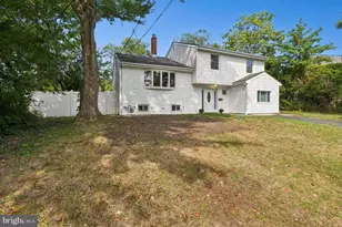 5 Waverly Dr E, Edison, NJ 08817 - Photo 2