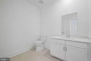 27201 Radford Ct, Monroe Township, NJ 08831 - Photo 10