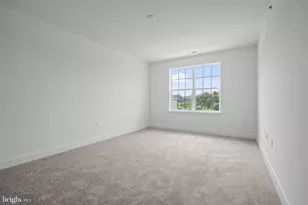 27201 Radford Ct, Monroe Township, NJ 08831 - Photo 14