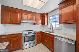 137 Plymouth Ln, Monroe Township, NJ 08831 - Photo 6