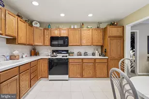 304 Waxwing Dr, Monroe Township, NJ 08831 - Photo 18