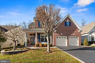 12 Hardwick Dr, Kendall Park, NJ 08824 - Photo 2