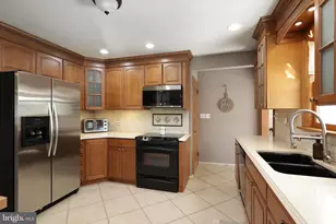 824 Evergreen Ct, North Brunswick Township, NJ 08902 - Photo 18