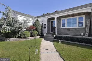 824 Evergreen Ct, North Brunswick Township, NJ 08902 - Photo 2