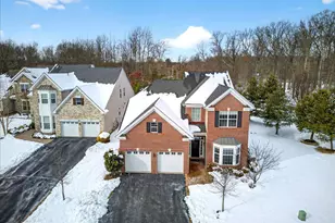 4 Huntington Ct, Kendall Park, NJ 08824 - Photo 2