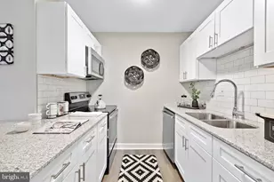 1000 Pheasant Hollow Dr, Plainsboro Township, NJ 08536 - Photo 4