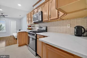 136 Hampshire Dr, Plainsboro Township, NJ 08536 - Photo 10