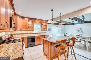 3 Clinton Ct, Kendall Park, NJ 08824 - Photo 4