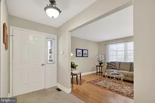 17 George Washington Dr, Monroe Township, NJ 08831 - Photo 4