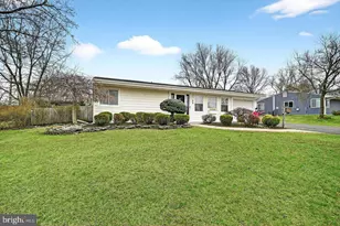 32 Kingsley Rd, Kendall Park, NJ 08824 - Photo 1