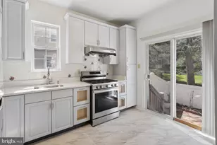 701 Dahlia Cir, Dayton, NJ 08810 - Photo 16