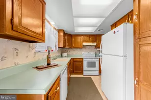 376 Stirling Dr, Monroe Township, NJ 08831 - Photo 12