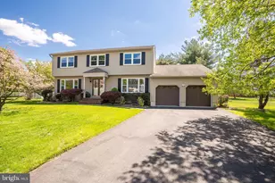 14 Dov Pl, Kendall Park, NJ 08824 - Photo 2