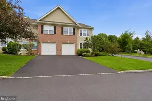 101 Wellington Park Dr, South Brunswick Township, NJ 08540 - Photo 2