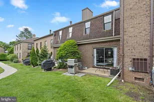 323 Gills Ln, Iselin, NJ 08830 - Photo 30