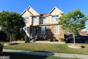 404 Morning Glory Dr, Monroe Township, NJ 08831 - Photo 2