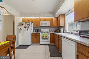 9 Patrick Henry Ct, Monroe Township, NJ 08831 - Photo 8