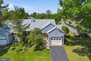 9 Patrick Henry Ct, Monroe Township, NJ 08831 - Photo 2