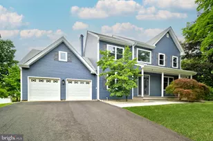 2 Wharton Ct, Kendall Park, NJ 08824 - Photo 2