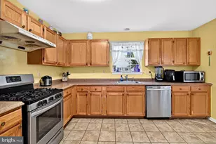 24 Amy Dr, North Brunswick Township, NJ 08902 - Photo 6