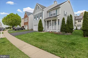 22 Stanford Dr, Kendall Park, NJ 08824 - Photo 2
