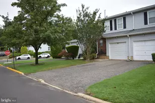 99 Brookview Cir, Monroe Township, NJ 08831 - Photo 2