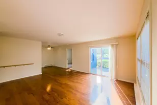 227 Manchester Ln, Monroe Township, NJ 08831 - Photo 2