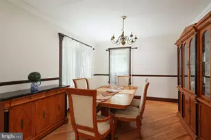 140 Valentine Pl, Woodbridge Township, NJ 07095 - Photo 10
