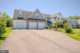 37 Kinglet Dr S, Cranbury Township, NJ 08512 - Photo 1