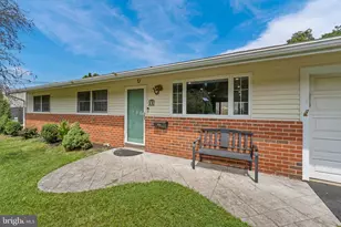 16 Stockton Rd, Kendall Park, NJ 08824 - Photo 2