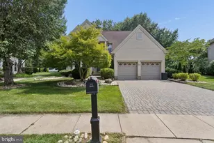 30 Larkspur Dr, Dayton, NJ 08810 - Photo 2