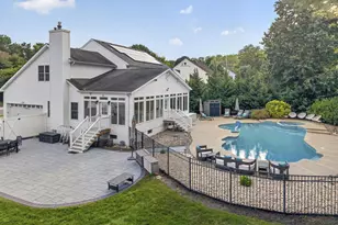 7 Sarah Ct, Monmouth Junction, NJ 08852 - Photo 2