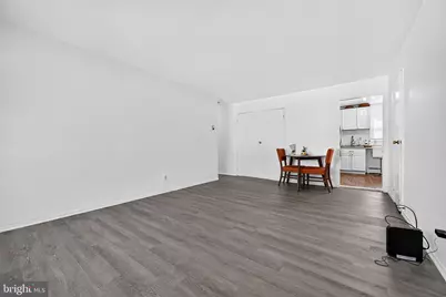 46 Gramercy Gardens Gardens #B, Middlesex, NJ 08846 - Photo 2