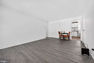 46 Gramercy Gardens Gardens, Middlesex, NJ 08846 - Photo 2