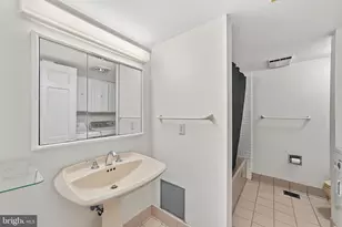 13 Sussex, Monroe Township, NJ 08831 - Photo 18