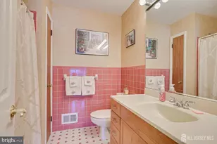 19 Annette Dr, Edison, NJ 08820 - Photo 26