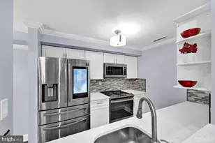 914 Aspen Dr, Plainsboro Township, NJ 08536 - Photo 2