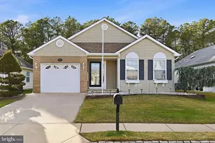 52 Canterbury Ln, Toms River, NJ 08757 - Photo 1